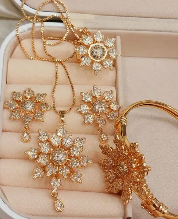 Stylish Zarcon Flower Locket Set With Elegant Bracelet